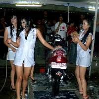 Wash Girl Hangatkan Suasana