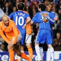 APOEL Tahan Chelsea 2-2