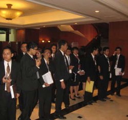 Dari yang Serius Hingga Gila Belanja