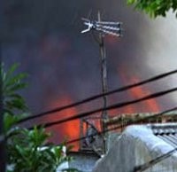 3 Petugas Pemadam Tertimpa Bangunan, 1 Masih Terjebak 