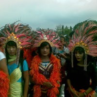 Berkostum Kabaret, Para Waria Ikut Berdemo di Monas