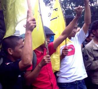 PMII Jabar Geruduk Gedung Sate