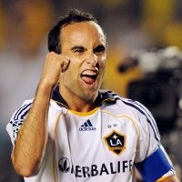 Everton Mau Bawa Donovan ke Inggris