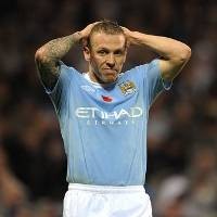 Bellamy & Weiss Terserang Flu Babi