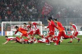 Tekuk Arsenal, Olympiakos Lolos