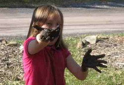 Bebaskan Anak Bermain Kotor Cegah Penyakit Saat Dewasa