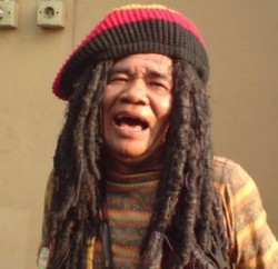 Dilelang! Lukisan Mbah Surip & Iwan Fals