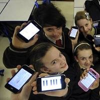 iPhone Dibagi Gratis Pada Siswa Sekolah