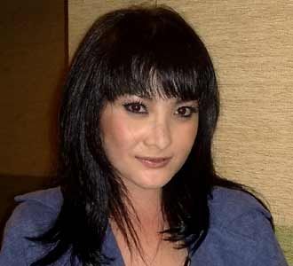 Kiki Amalia Belajar Jadi Penyanyi