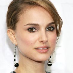 Natalie Portman Siap Buru Zombie di Pride and Prejudice