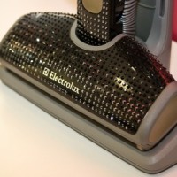 Electrolux Kawinkan Penyedot Debu dengan iPod