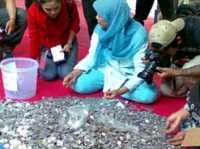 Penghitungan Koin Prita Injak Keping ke 10 Ribu