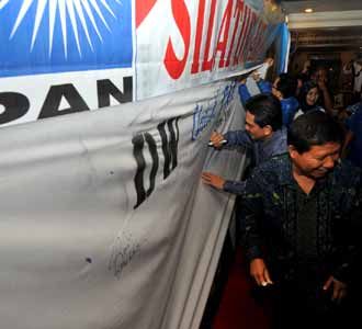 Tanda Tangan Dukung Dradjad Wibowo