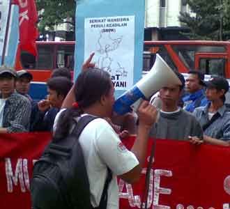 20 Orang Tuntut Sri Mulyani Mundur