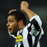 Keranjang Sampah Emas untuk Melo