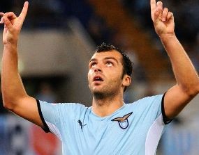 Milan Menimang-nimang Pandev