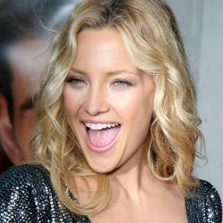 Bergaun Seksi, Kate Hudson Bikin Syok Bocah 5 Tahun