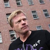 Kahn Sarankan Lehmann Pensiun