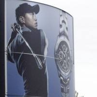 Sampai Kapan Sponsor Woods Bertahan?