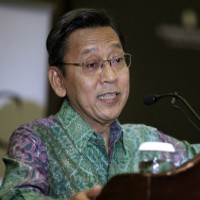 Asyik Nonton Wayang, Boediono Digoyang Demo Century