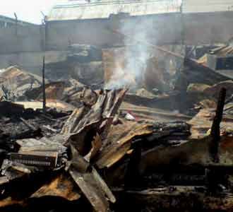 30 Bangunan Liar Ludes Terbakar