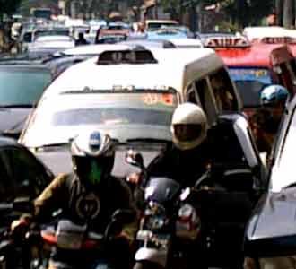 KRL Tabrak Pria, Lenteng Agung Macet