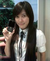 100 Ribu Ponsel Esia Messenger Mulai Dipasarkan