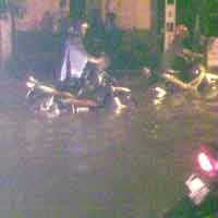 Jalan Dharmawangsa Berubah Jadi Sungai