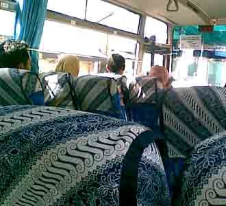 Kursi Bus Damri Bermotif Batik