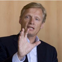 PHK Paksa Wapres Electronic Arts Lengser