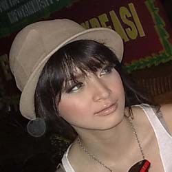 Donita Ogah Tiru Luna Maya Luapkan Emosi Lewat Twitter