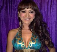 Julia Perez Seksi dengan Gaun Biru