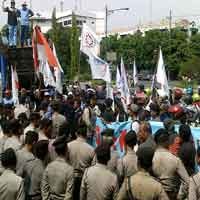 Tuntut Sistem Outsourcing Dihapus, FSPMI Ngeluruk PT DPS