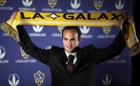 Donovan Makin Dekat ke Everton