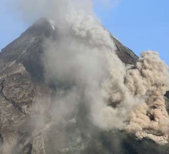 Gunung Mayon Meletus