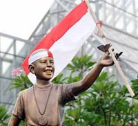 Patung Obama Berbendera Merah Putih