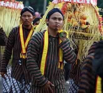 Kirab Agung Suro di TMII
