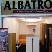 Akhirnya Lemari Albatros Melengkung dan Kenop Pintu Kaca Lepas 