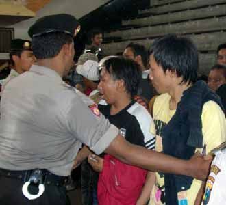 Penjualan HP Murah Dibubarkan