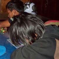 Berciuman di Kuburan, Dua Sejoli Ditangkap Satpol PP 