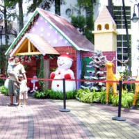 Mall di Bandung Sambut Natal dengan Meriah 