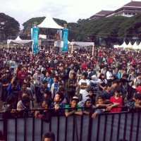 8 Ribu Pengunjung Padati Pensi SMA 19 di Saparua