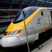 Cuaca Ekstrem Landa Inggris, 2.000 Penumpang Kereta Terdampar