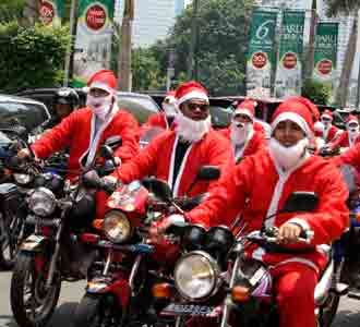 Konvoi Santa Claus Sambut Natal