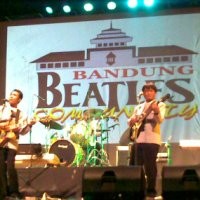 Dari ABG Hingga Manula Cinta Beatles