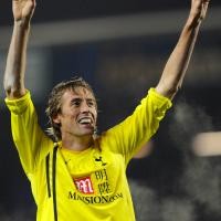 Villa dan Spurs Bersaing di Papan Atas