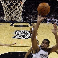 Spurs Menang, Popovic Catat yang ke-700