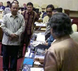 Burhanuddin Bersaksi di Rapat Pansus Burhanuddin Bersaksi di Rapat Pansus