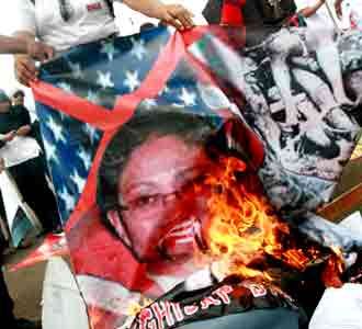 Gambar Menkes Dibakar