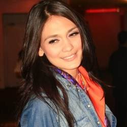 Didukung di Dunia Maya, Luna Maya Very Happy